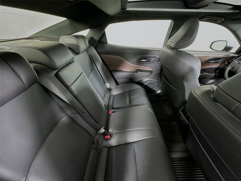 Certified 2023 Toyota Crown Limited image 27