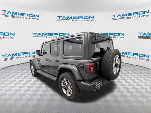 Used 2018 Jeep Wrangler Unlimited Sahara AWD/4WD image 3