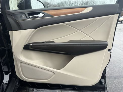 Used 2019 Lincoln MKC Select w/ Select Plus Package image 25