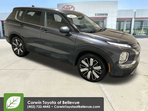 Used 2025 Mitsubishi Outlander SE image 7