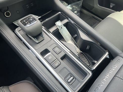 New 2026 Nissan Pathfinder Platinum FWD image 7