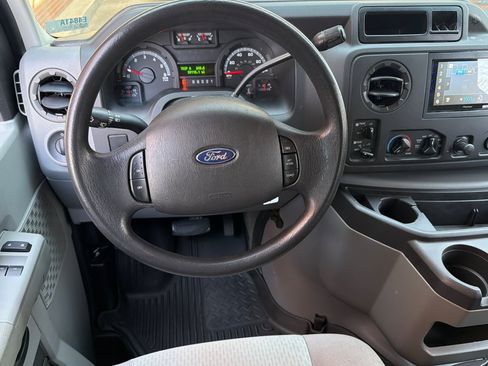 Used 2011 Ford E-350 and Econoline 350 XLT image 14