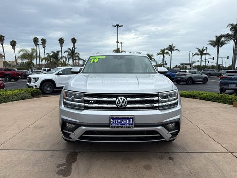 Used 2019 Volkswagen Atlas SEL R-Line AWD/4WD image 2