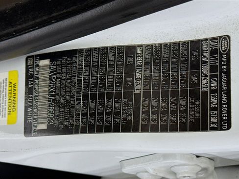 Used 2018 Land Rover Range Rover Evoque SE image 40