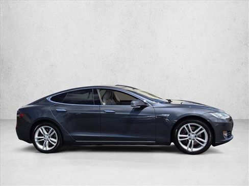 Used 2015 Tesla Model S 70 RWD image 4