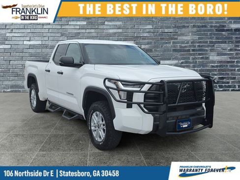 Used 2022 Toyota Tundra SR5 w/ SR5 Convenience Package AWD/4WD image 8
