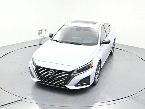 Used 2024 Nissan Altima 2.0 SR FWD image 17