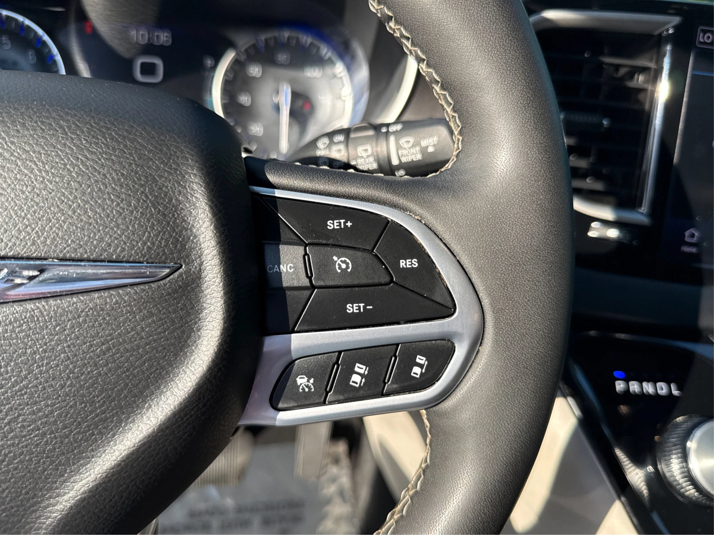 Used 2023 Chrysler Pacifica Touring-L FWD image 36