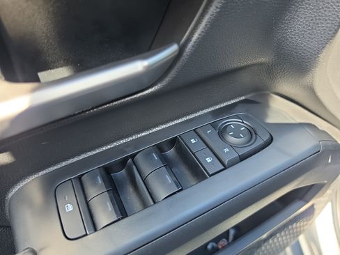 Used 2025 Toyota Tacoma TRD Sport AWD/4WD image 16