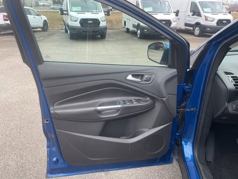 Used 2018 Ford Escape Titanium w/ Ford Safe & Smart Package image 19