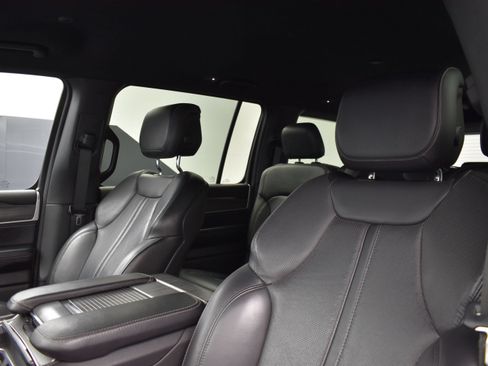 Used 2023 Jeep Wagoneer L Series II AWD/4WD image 19