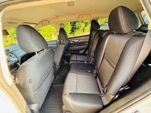 Used 2020 Nissan Rogue SV image 39