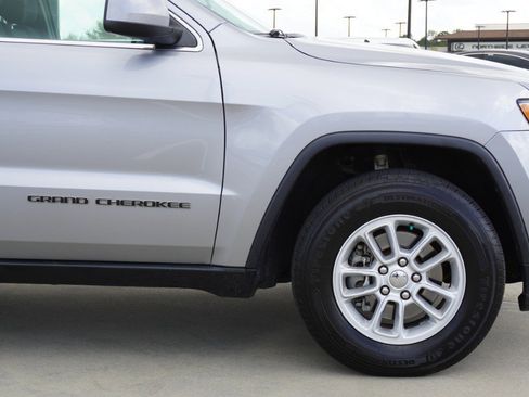 Used 2018 Jeep Grand Cherokee Laredo image 9