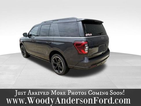 Used 2023 Ford Expedition Limited AWD/4WD image 5