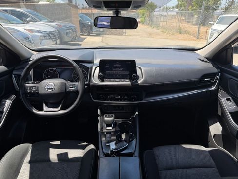 Used 2025 Nissan Rogue SV FWD image 35