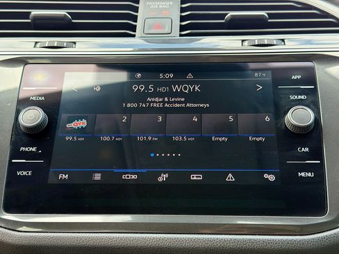 Used 2023 Volkswagen Tiguan SE FWD image 28