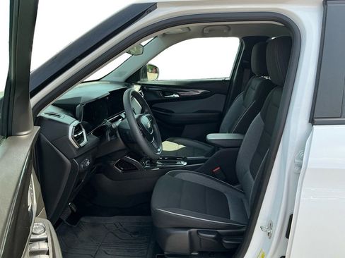 Used 2025 Chevrolet TrailBlazer LS w/ LS Convenience Package FWD image 14