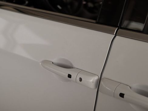 Used 2024 Chrysler Pacifica Touring-L image 34