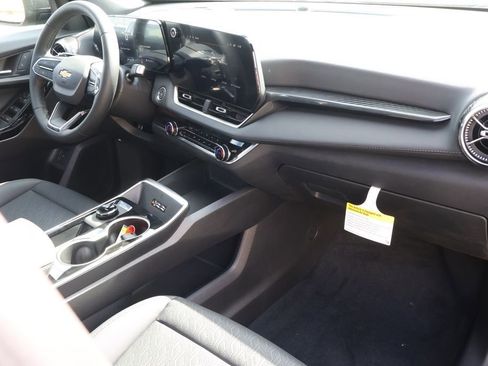 New 2026 Chevrolet Equinox LT w/ Convenience Package II FWD image 43