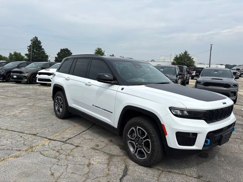 Used 2022 Jeep Grand Cherokee Trailhawk AWD/4WD image 4