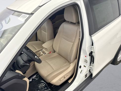 Used 2019 Nissan Rogue SV image 11