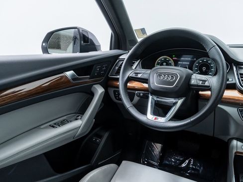 Used 2024 Audi Q5 e Premium Plus w/ Premium Plus Package image 22