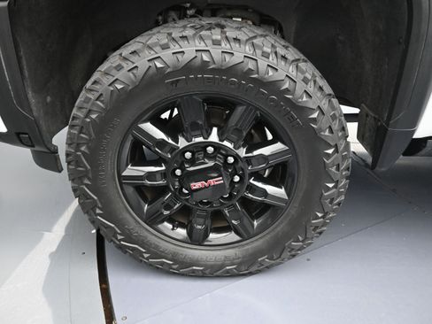 Used 2024 GMC Sierra 2500 AT4 w/ AT4 Premium Plus Package image 10