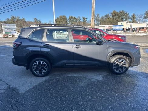 Used 2025 Subaru Forester image 2