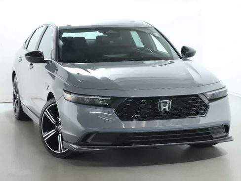 Used 2023 Honda Accord Sport image 2