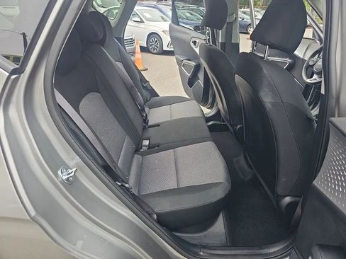 Used 2025 Kia Soul LX w/ LX Technology Package image 16