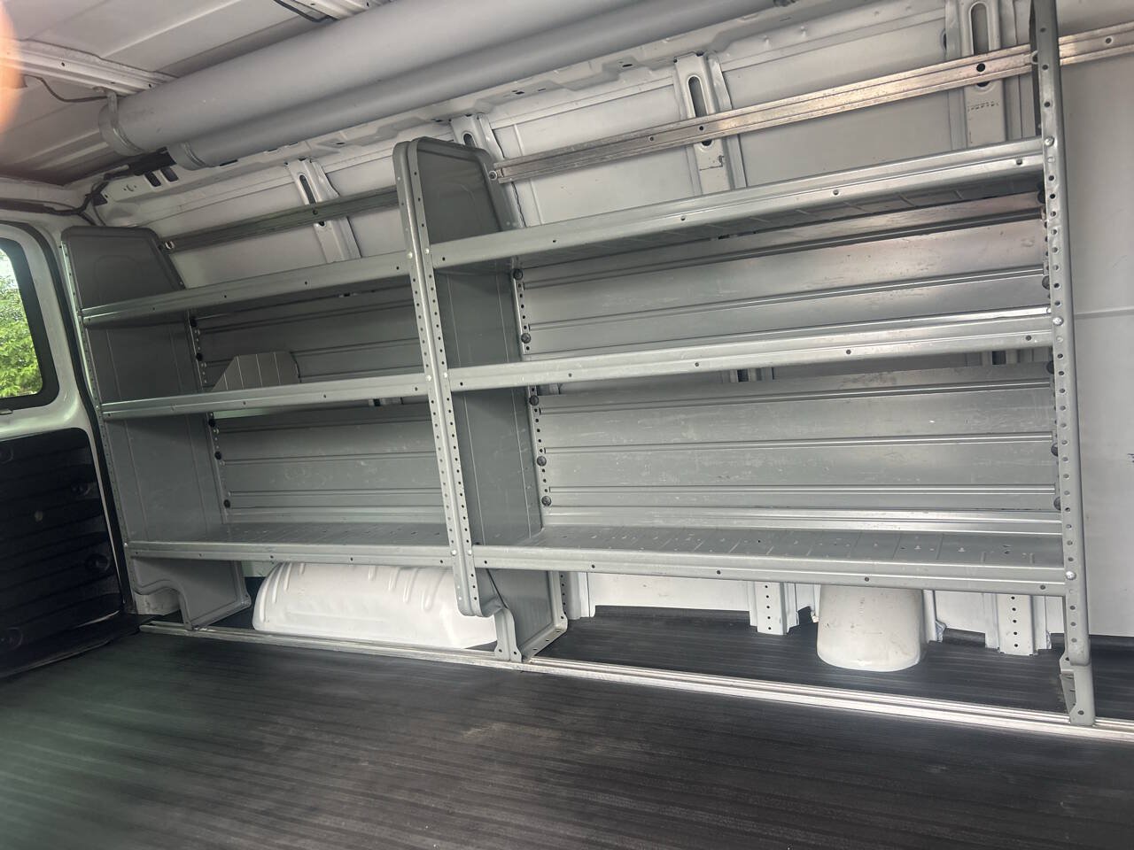 Used 2017 Chevrolet Express 2500 RWD image 18