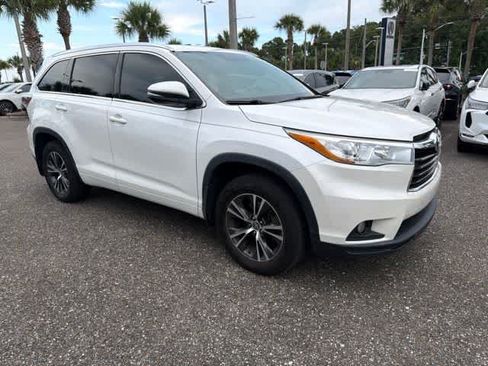 Used 2016 Toyota Highlander XLE FWD image 12