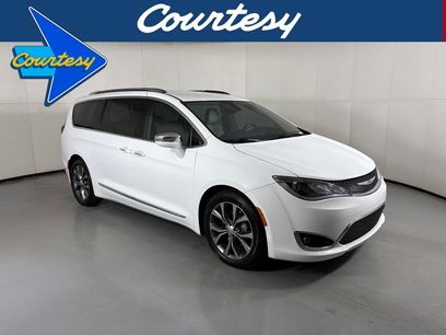 Used 2017 Chrysler Pacifica Limited w/ UConnect Theater Package
