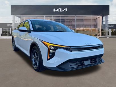 New 2025 Kia K4 LXS