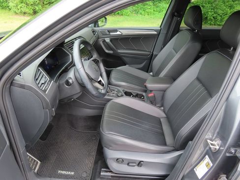 Used 2024 Volkswagen Tiguan SE R-Line AWD/4WD image 24