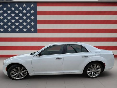 Used 2019 Chrysler 300 Limited RWD image 4