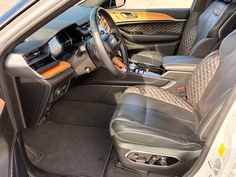 Used 2024 Jeep Grand Cherokee Summit AWD/4WD image 14