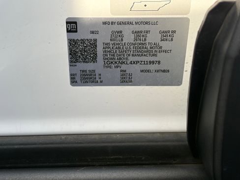 Used 2023 GMC Acadia SLE image 12