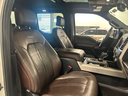 Used 2015 Ford F150 Platinum w/ Equipment Group 701A Luxury AWD/4WD image 9