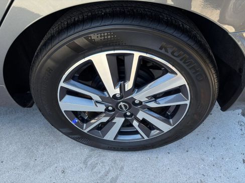 Used 2025 Nissan Versa SV FWD image 28