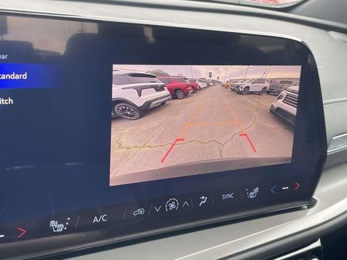 New 2026 Chevrolet Traverse LT image 14