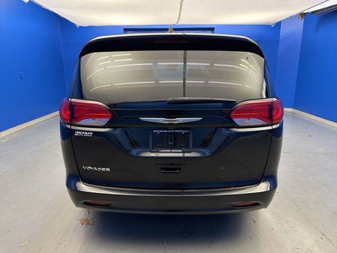 Used 2023 Chrysler Voyager LX image 6
