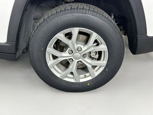 Used 2023 Jeep Grand Cherokee Limited image 11