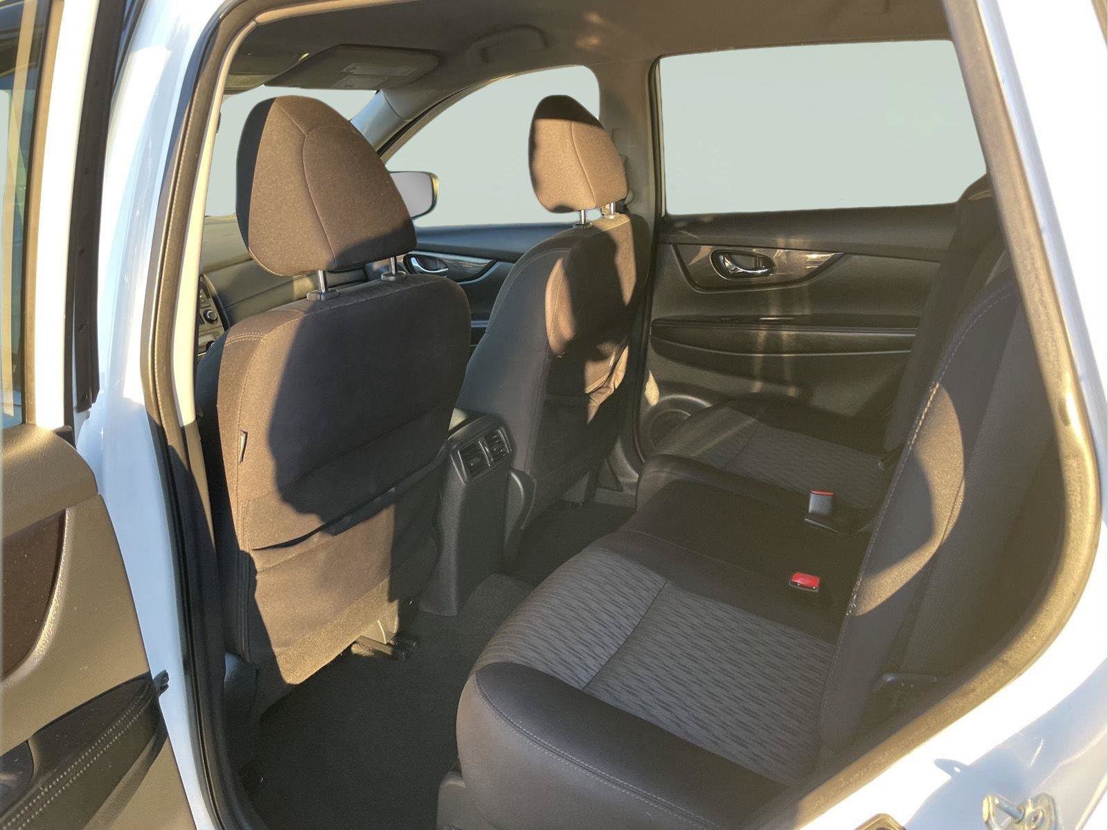 Used 2018 Nissan Rogue SV AWD/4WD image 15