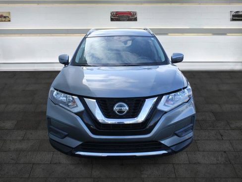 Used 2018 Nissan Rogue SV image 3