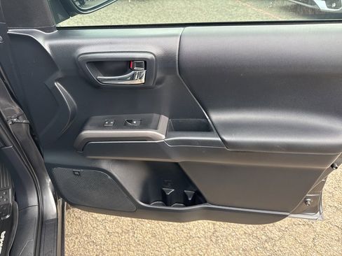 Used 2019 Toyota Tacoma TRD Off-Road image 28