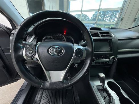 Used 2014 Toyota Camry SE FWD image 14