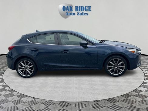 Used 2018 MAZDA MAZDA3 Touring FWD image 4