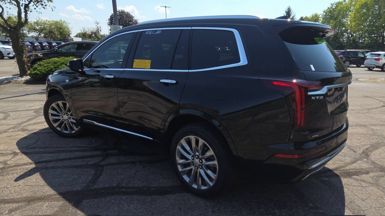 Used 2023 Cadillac XT6 Premium Luxury w/ Technology Package AWD/4WD image 6