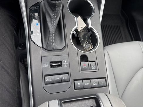 Used 2022 Toyota Highlander XLE image 17